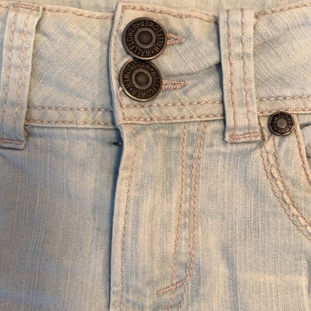 Shorts - Picture 3 of 5